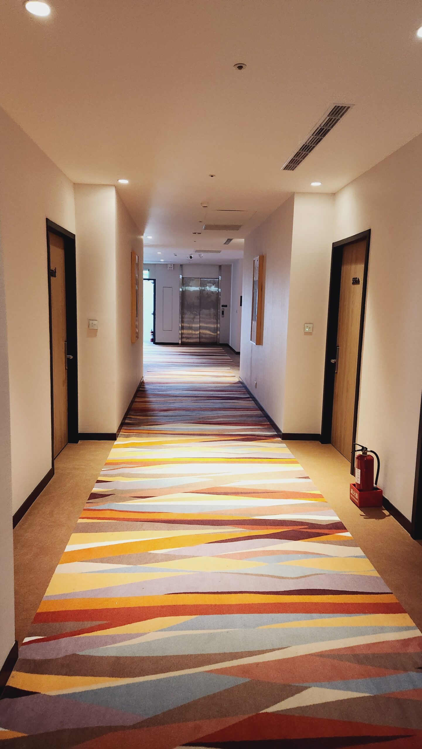 【台中住宿】*台中震大金鬱金香酒店* ,2023年新開幕飯店,附近有台中港三井Outlet,高美濕地等景點,房間明亮漂亮又大,CP值高的台中新飯店。 22 【台中住宿】*台中震大金鬱金香酒店* ,2023年新開幕飯店,附近有台中港三井Outlet,高美濕地等景點,房間明亮漂亮又大,CP值高的台中新飯店。