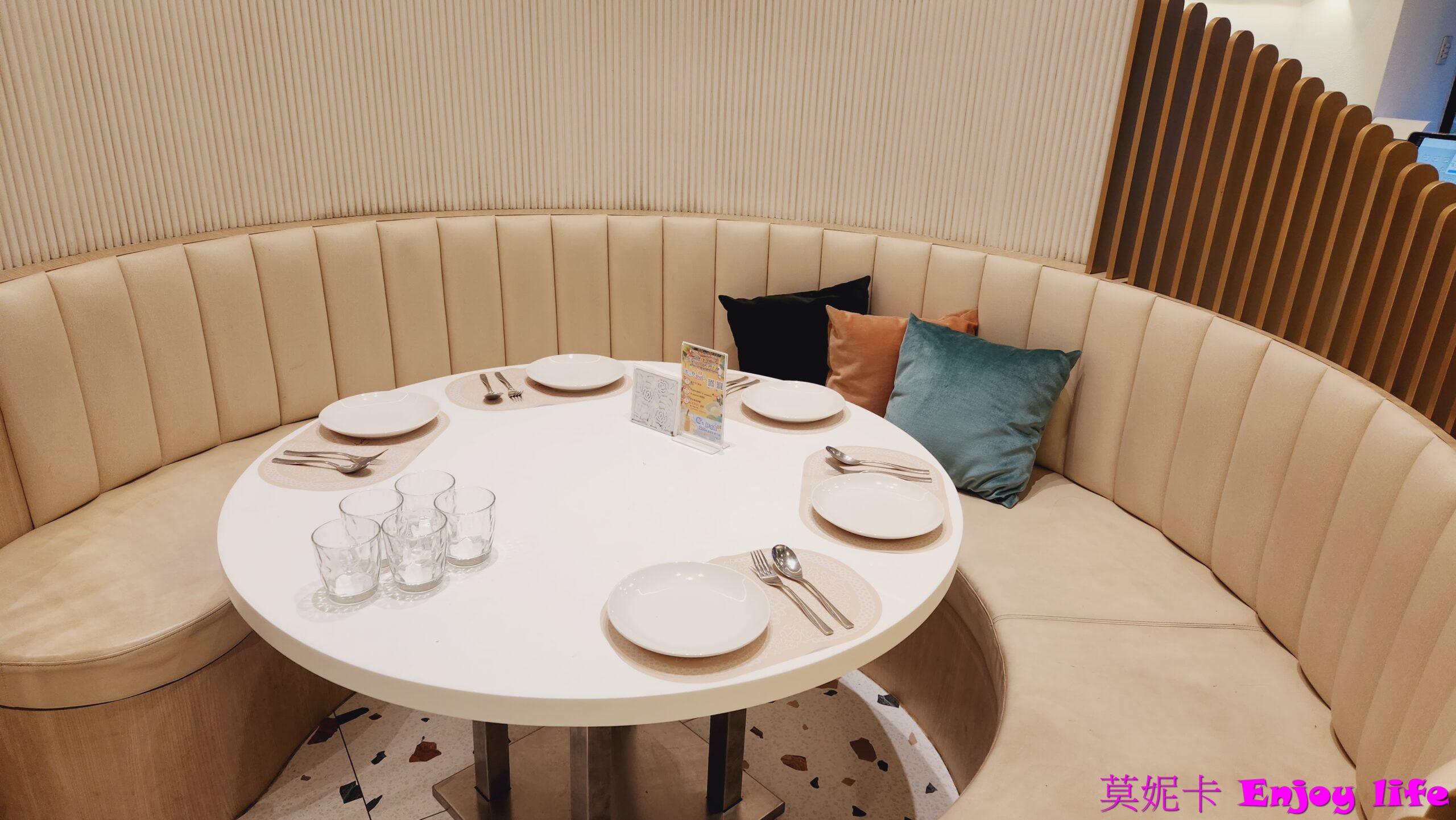 【台中美食餐廳】*Lady nara 曼谷新泰式料理 台中三井店*新泰式網美餐廳,NARA Thai Cuisine的姊妹品牌,創新泰式個人餐,一個人也可以在網美座位區享用好吃的泰式料理! 2 【台中美食餐廳】*Lady nara 曼谷新泰式料理 台中三井店*新泰式網美餐廳,NARA Thai Cuisine的姊妹品牌,創新泰式個人餐,一個人也可以在網美座位區享用好吃的泰式料理!