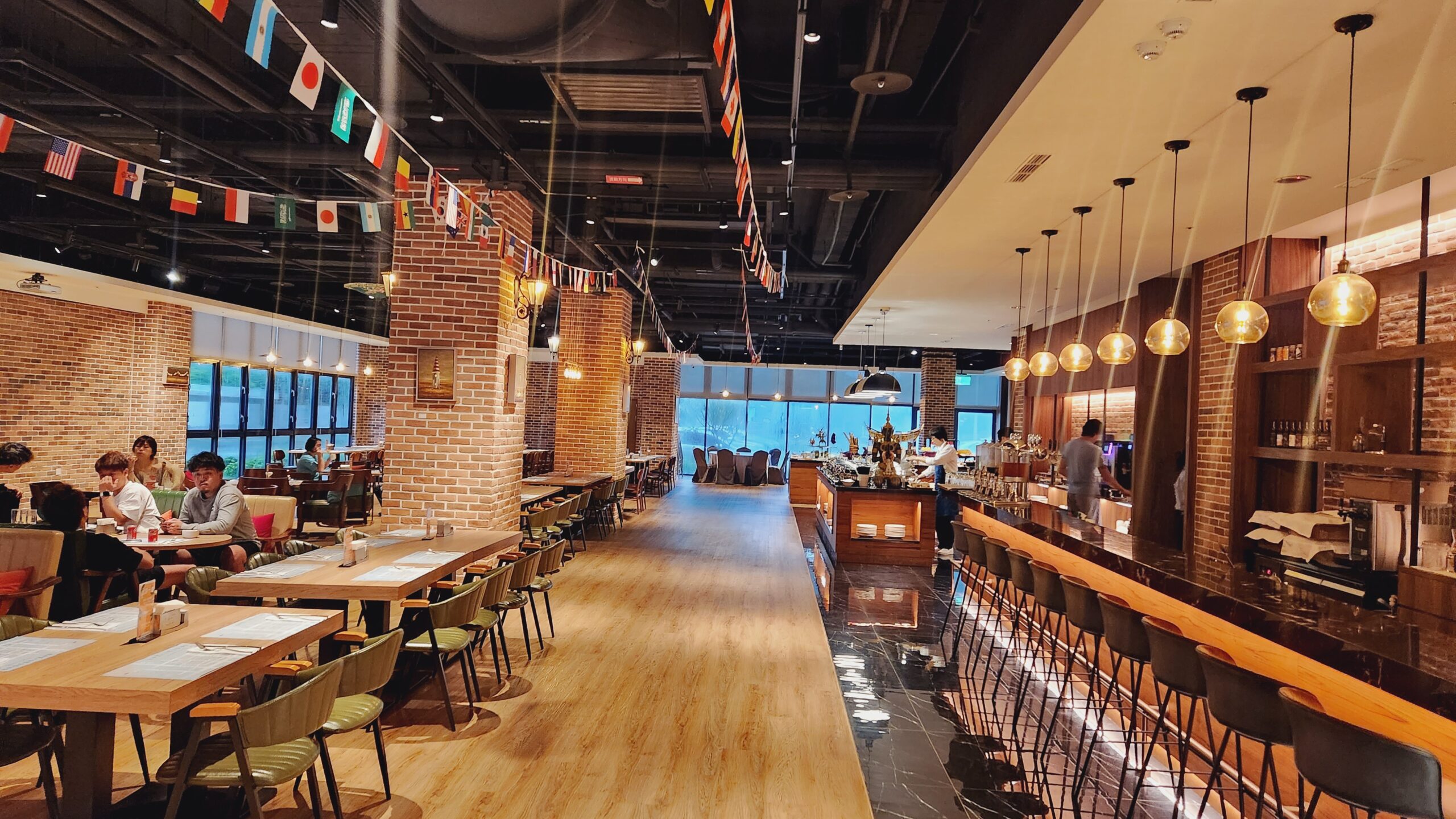 【台中住宿】*台中震大金鬱金香酒店* ,2023年新開幕飯店,附近有台中港三井Outlet,高美濕地等景點,房間明亮漂亮又大,CP值高的台中新飯店。 26 【台中住宿】*台中震大金鬱金香酒店* ,2023年新開幕飯店,附近有台中港三井Outlet,高美濕地等景點,房間明亮漂亮又大,CP值高的台中新飯店。