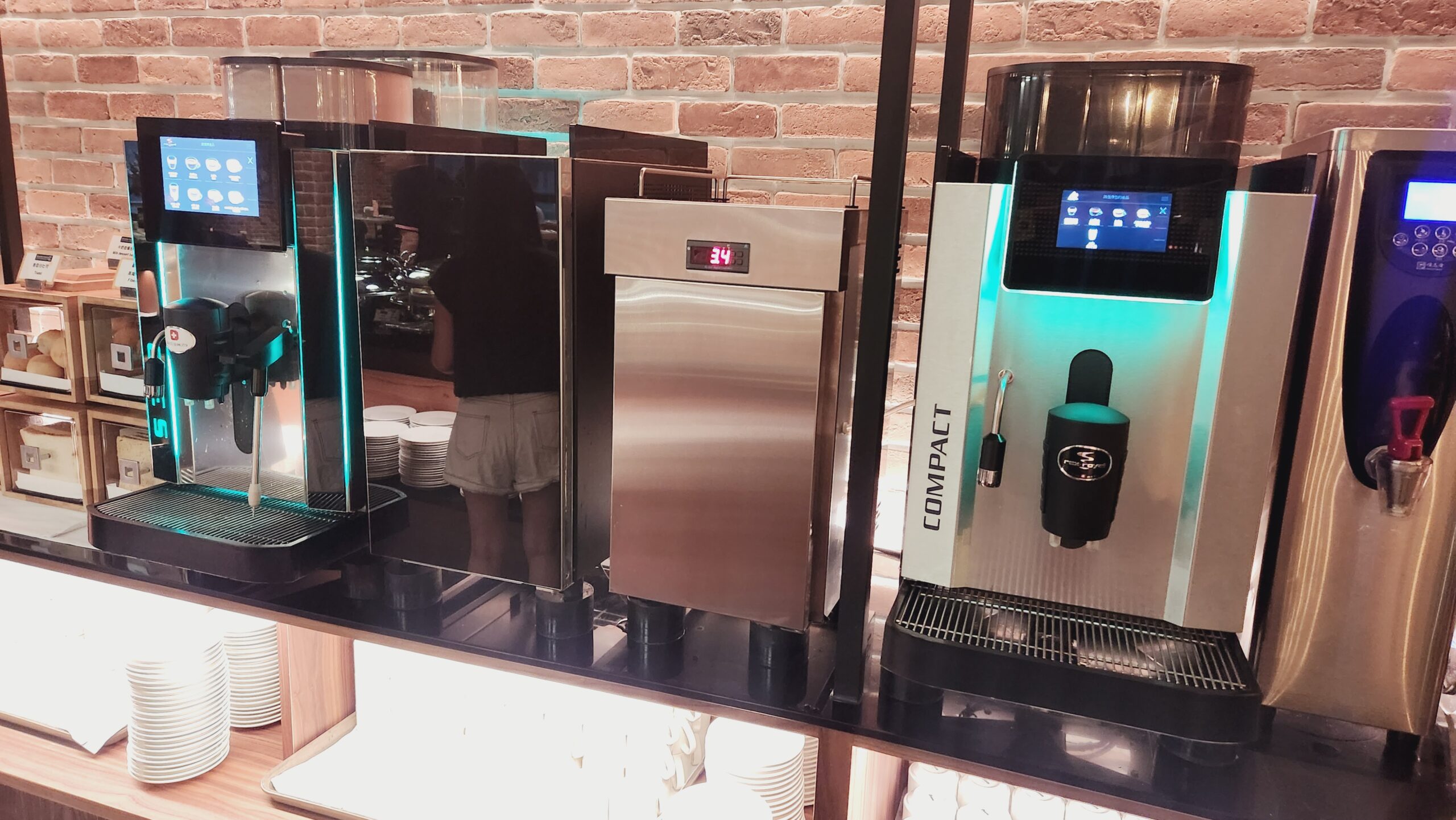 【台中住宿】*台中震大金鬱金香酒店* ,2023年新開幕飯店,附近有台中港三井Outlet,高美濕地等景點,房間明亮漂亮又大,CP值高的台中新飯店。 37 【台中住宿】*台中震大金鬱金香酒店* ,2023年新開幕飯店,附近有台中港三井Outlet,高美濕地等景點,房間明亮漂亮又大,CP值高的台中新飯店。