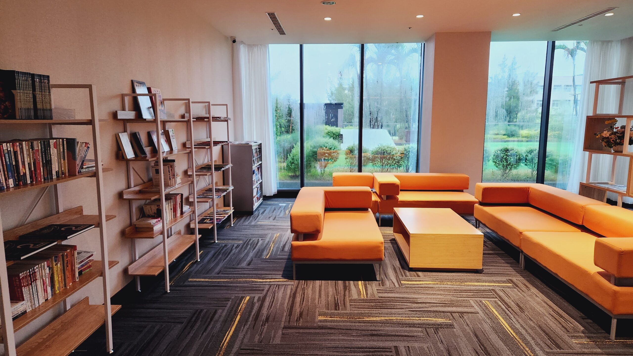 【台中住宿】*台中震大金鬱金香酒店* ,2023年新開幕飯店,附近有台中港三井Outlet,高美濕地等景點,房間明亮漂亮又大,CP值高的台中新飯店。 13 【台中住宿】*台中震大金鬱金香酒店* ,2023年新開幕飯店,附近有台中港三井Outlet,高美濕地等景點,房間明亮漂亮又大,CP值高的台中新飯店。