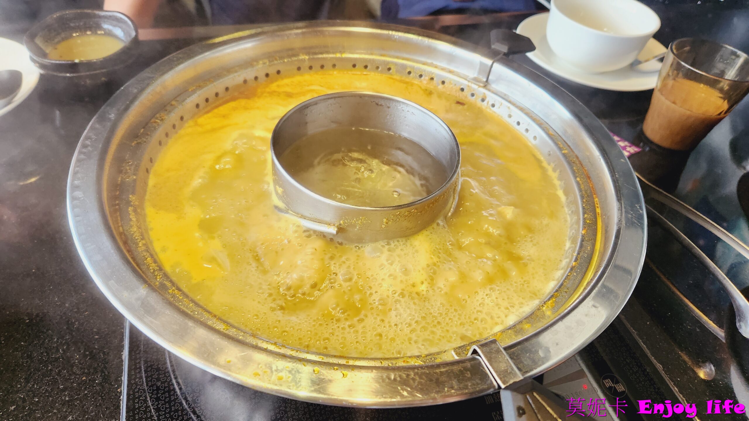 【彰化景點】*琉璃仙境*有12星座主題包廂水管屋,可以吃火鍋,有教堂式五星級廁所,還有粉紅教堂,童話小屋,荷蘭風車,很好拍照的網美景點! 18 【彰化景點】*琉璃仙境*有12星座主題包廂水管屋,可以吃火鍋,有教堂式五星級廁所,還有粉紅教堂,童話小屋,荷蘭風車,很好拍照的網美景點!