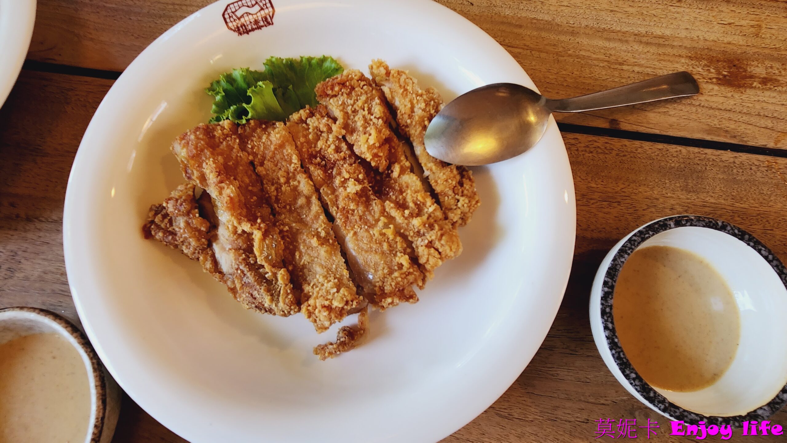 【台南美食餐廳】*耕讀園永華店*,市區裡難得的古式書香茶坊,仿三合院建築占地大的庭園餐廳,有日式榻榻米座位,中間還有魚池可以餵魚,可以泡茶,也有各式中式餐點及茶點! 15 【台南美食餐廳】*耕讀園永華店*,市區裡難得的古式書香茶坊,仿三合院建築占地大的庭園餐廳,有日式榻榻米座位,中間還有魚池可以餵魚,可以泡茶,也有各式中式餐點及茶點!