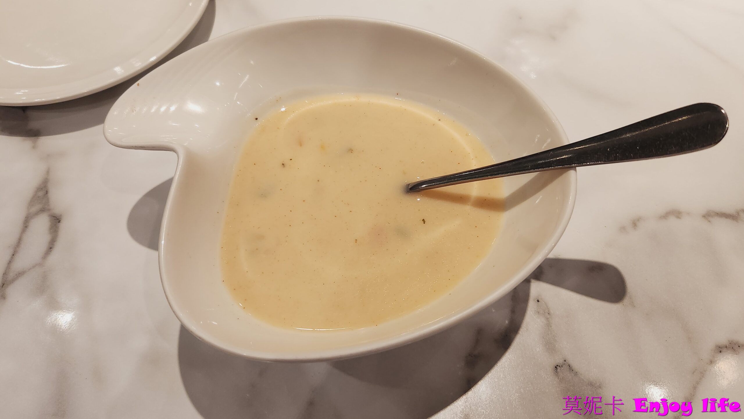 【台南美食餐廳】*Mövenpick Café-莫凡彼台南南紡店*，不只賣好吃的冰淇淋還有販賣各種異國美食的咖啡館，有儀式感的套餐，適合聚餐跟下午茶!(2024年二訪更新)
