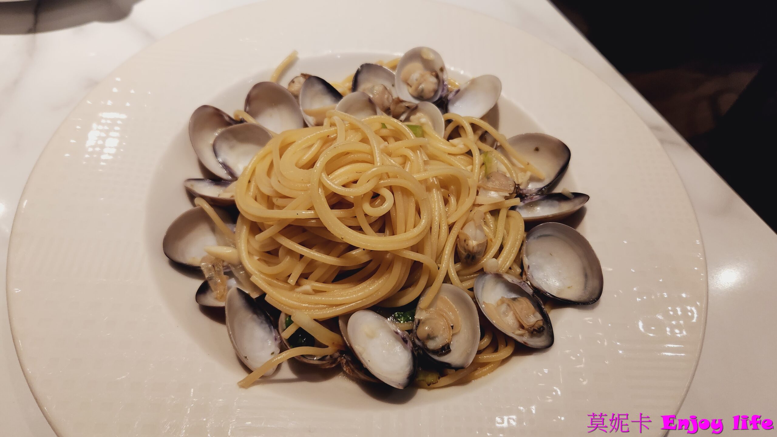 【台南美食餐廳】*Mövenpick Café-莫凡彼台南南紡店*，不只賣好吃的冰淇淋還有販賣各種異國美食的咖啡館，有儀式感的套餐，適合聚餐跟下午茶!(2024年二訪更新)