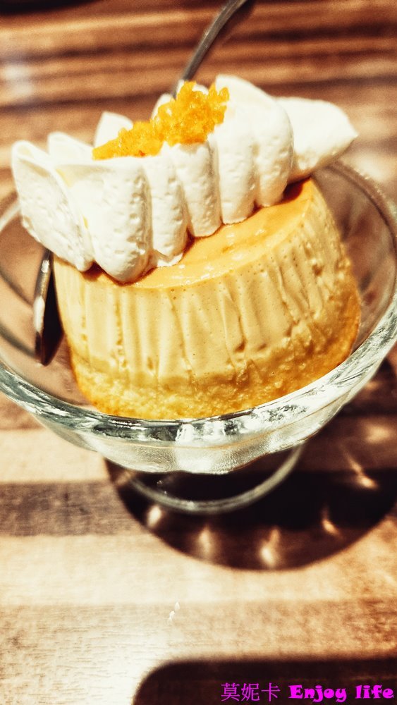 【台南美食餐廳】*薄多義Bite 2 Eat 義式手工披薩-台南三井店*，人氣義式披薩店，有超好吃海鮮燉飯，雙拼披薩，甜點跟飲料更是令人驚豔!!!