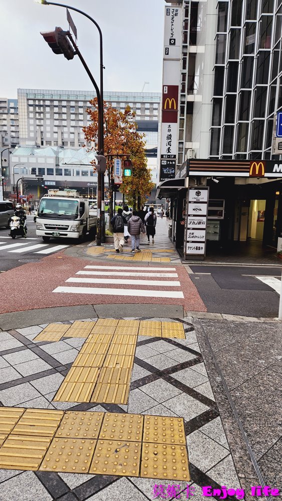 【京都住宿】*Daiwa Roynet Hotel Kyoto-Ekimae PREMIER 京都站前魯內大和飯店*，距離京都車站中央口3分鐘路程，旁邊就是Yodobashi可以逛街吃飯，附近還有松本清藥妝店跟便利商店，地點超讚!!!