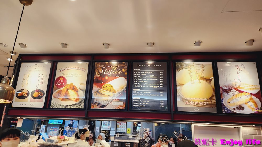 【京都美食麵包】*進進堂麵包 JR京都站前店*，京都車站旁的京都百年連鎖知名麵包店。各種好吃的麵包跟三明治，來這必吃人氣奶油麵包!!!
