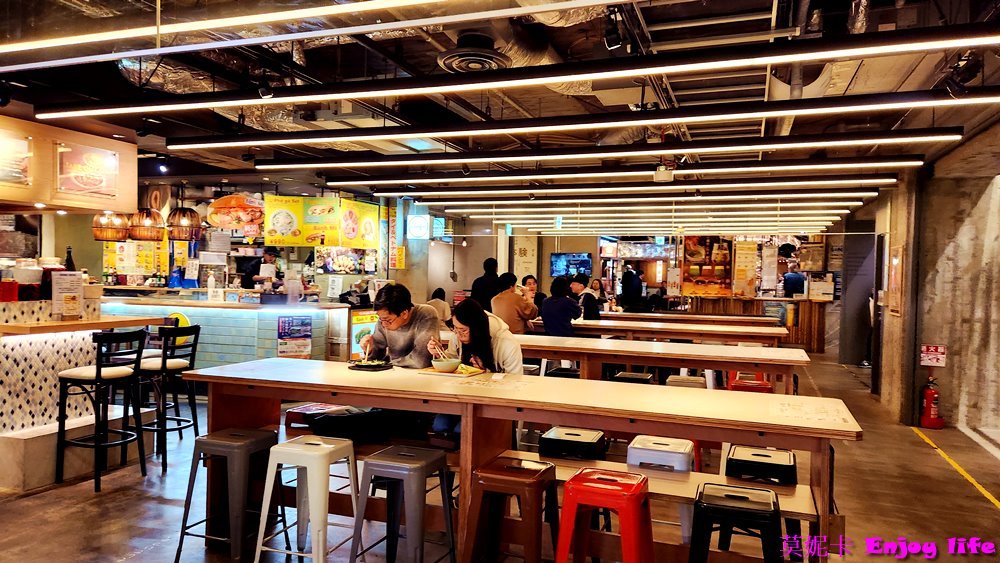 【京都景點】*京都塔*,京都最高樓建築,就在京都車站旁,可以來京都塔展望台欣賞京都的白天景色或夜景,B1有美食街,1F有販賣京都特產還有星巴克!!! 18 【京都景點】*京都塔*,京都最高樓建築,就在京都車站旁,可以來京都塔展望台欣賞京都的白天景色或夜景,B1有美食街,1F有販賣京都特產還有星巴克!!!