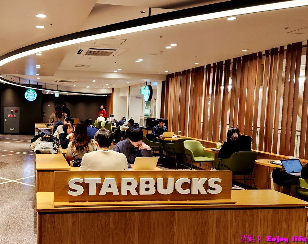 【京都景點】*京都塔*,京都最高樓建築,就在京都車站旁,可以來京都塔展望台欣賞京都的白天景色或夜景,B1有美食街,1F有販賣京都特產還有星巴克!!! 19 【京都景點】*京都塔*,京都最高樓建築,就在京都車站旁,可以來京都塔展望台欣賞京都的白天景色或夜景,B1有美食街,1F有販賣京都特產還有星巴克!!!