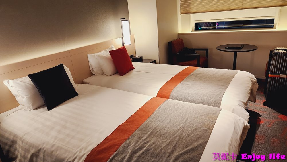 【大阪住宿】*阪急大阪龍仕柏酒店 (Hotel Hankyu Respire Osaka)*,就在Yodobashi Links Umeda樓上,飯店樓下就有餐廳,商店跟超市。走空橋就可以到JR大阪車站, Grand front Osaka Mall及大丸梅田百貨,地點超讚!!! 14 【大阪住宿】*阪急大阪龍仕柏酒店 (Hotel Hankyu Respire Osaka)*,就在Yodobashi Links Umeda樓上,飯店樓下就有餐廳,商店跟超市。走空橋就可以到JR大阪車站, Grand front Osaka Mall及大丸梅田百貨,地點超讚!!!