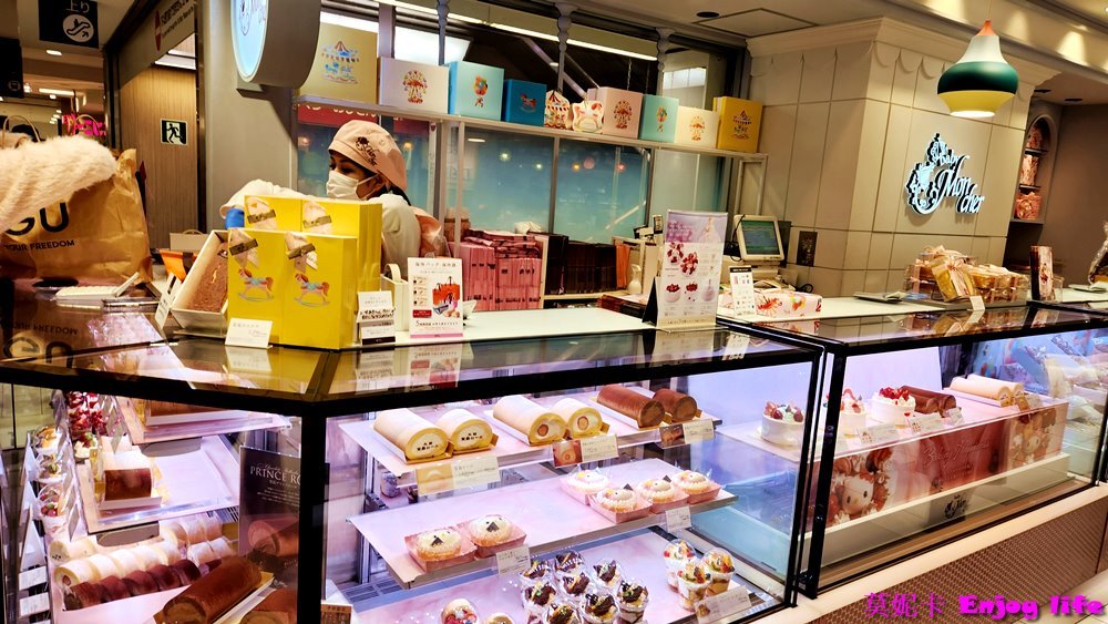 【大阪必吃美食】超好吃Mon Cher堂島蛋糕捲，人氣HARBS千層蛋糕，DELICES TARTE&CAFE豪華水果塔，及大阪必吃551 HORAI蓬萊肉包，全部都在大丸梅田百貨B1地下美食街，一次吃遍大阪必吃美食與甜點!!!