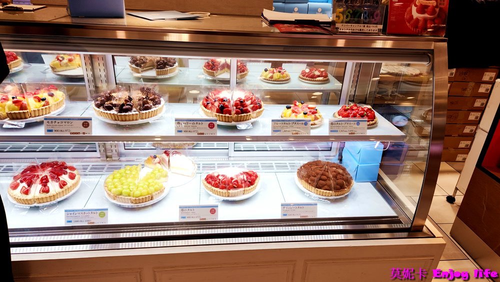 【大阪必吃美食】超好吃Mon Cher堂島蛋糕捲，人氣HARBS千層蛋糕，DELICES TARTE&CAFE豪華水果塔，及大阪必吃551 HORAI蓬萊肉包，全部都在大丸梅田百貨B1地下美食街，一次吃遍大阪必吃美食與甜點!!!