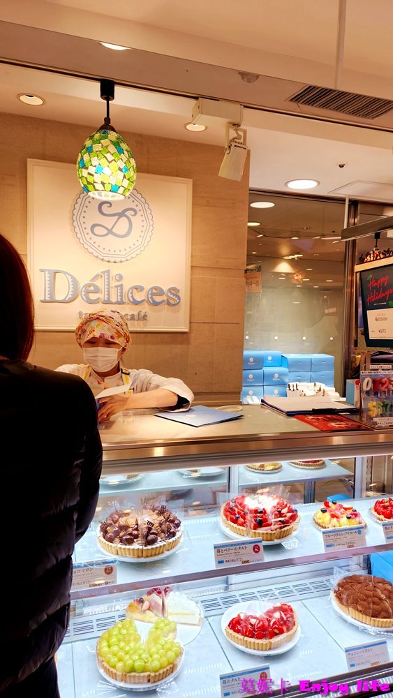 【大阪必吃美食】超好吃Mon Cher堂島蛋糕捲，人氣HARBS千層蛋糕，DELICES TARTE&CAFE豪華水果塔，及大阪必吃551 HORAI蓬萊肉包，全部都在大丸梅田百貨B1地下美食街，一次吃遍大阪必吃美食與甜點!!!