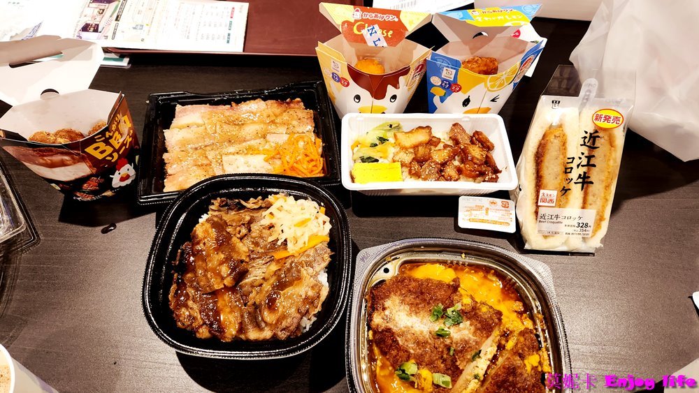 【關西機場貴賓室】*KIX Airport Cafe Lounge NODOKA*，關西機場還未入關前的貴賓室，對面有Lawson便利商店，JCB卡可以免費休息2小時，附有多種免費飲料喝到飽，多人還可以選擇1間單獨房間包廂休息!!!