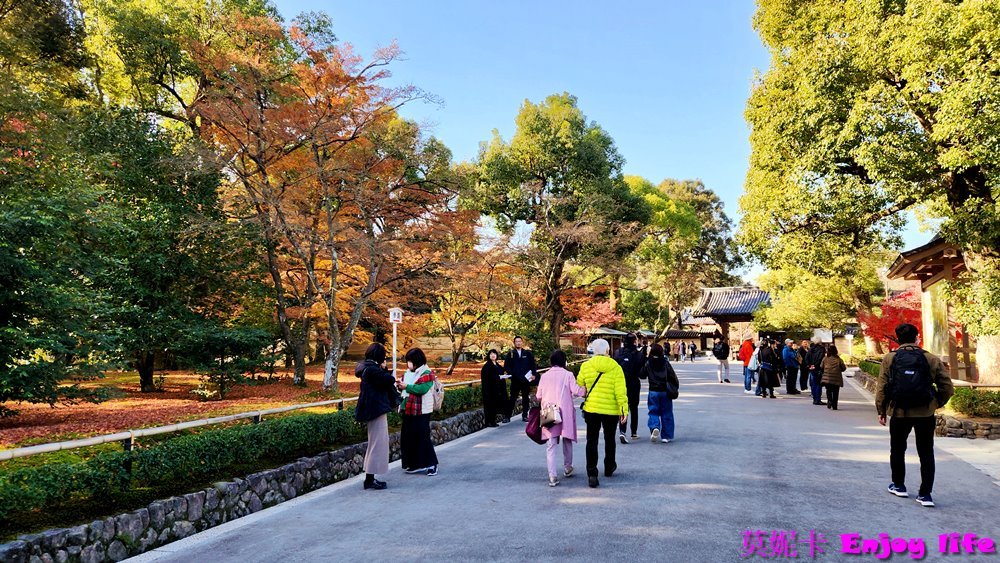 【京都景點】*金閣寺*,又稱鹿苑寺,京都的世界遺產,參觀貼上金箔金光閃閃的金閣寺舍利殿!!! 5 【京都景點】*金閣寺*,又稱鹿苑寺,京都的世界遺產,參觀貼上金箔金光閃閃的金閣寺舍利殿!!!