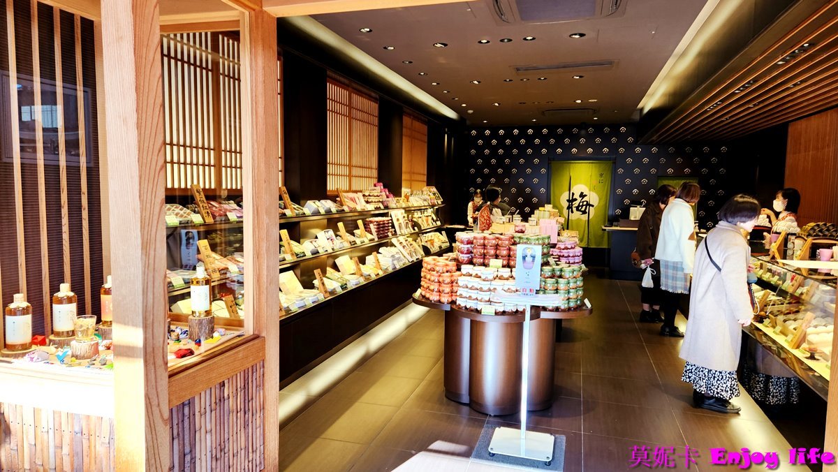 【京都景點】*祇園商店街*半日遊,先到八坂神社參拜,吃美味的天婦羅天周,逛逛京都藝妓Yojiya商店,還有本家西尾八橋伴手禮可以買!!! 11 【京都景點】*祇園商店街*半日遊,先到八坂神社參拜,吃美味的天婦羅天周,逛逛京都藝妓Yojiya商店,還有本家西尾八橋伴手禮可以買!!!