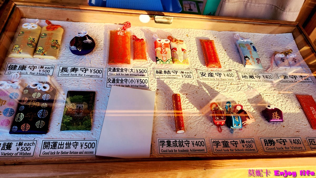 【京都景點】*清水寺*,蓋在懸崖上的木造建築,楓葉季節來可以看到滿山楓紅超漂亮的景色,賞楓賞櫻都很適合來,還有日本十大名泉之首的音羽瀑布,擁有3道泉水,喝了可以學業成就,戀愛順利,或是健康長壽!!! 11 【京都景點】*清水寺*,蓋在懸崖上的木造建築,楓葉季節來可以看到滿山楓紅超漂亮的景色,賞楓賞櫻都很適合來,還有日本十大名泉之首的音羽瀑布,擁有3道泉水,喝了可以學業成就,戀愛順利,或是健康長壽!!!