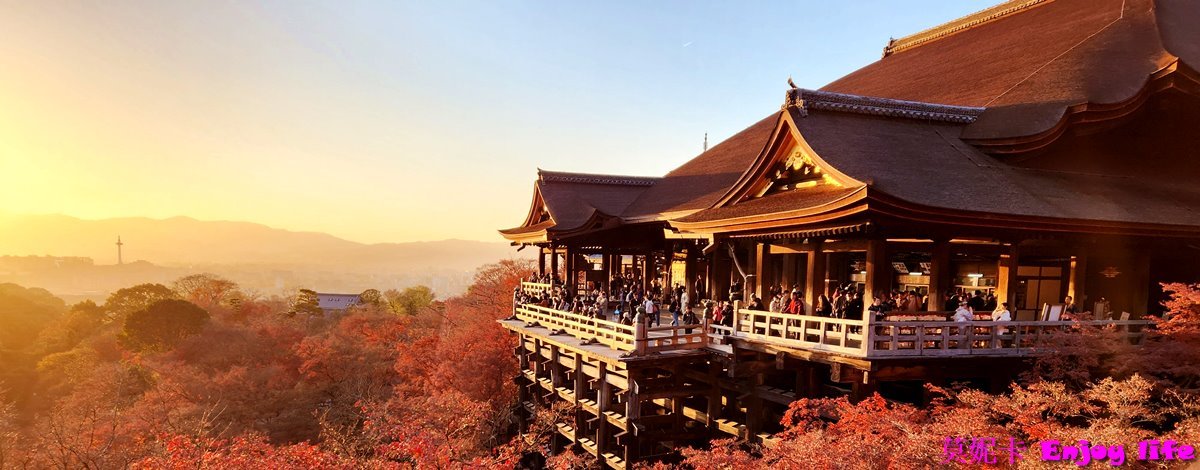 【京都景點】*清水寺*,蓋在懸崖上的木造建築,楓葉季節來可以看到滿山楓紅超漂亮的景色,賞楓賞櫻都很適合來,還有日本十大名泉之首的音羽瀑布,擁有3道泉水,喝了可以學業成就,戀愛順利,或是健康長壽!!! 1 【京都景點】*清水寺*,蓋在懸崖上的木造建築,楓葉季節來可以看到滿山楓紅超漂亮的景色,賞楓賞櫻都很適合來,還有日本十大名泉之首的音羽瀑布,擁有3道泉水,喝了可以學業成就,戀愛順利,或是健康長壽!!!