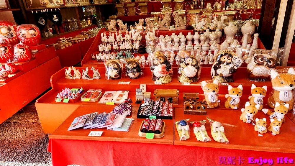 【京都景點】*伏見稻荷大社*,必拍著名的千本鳥居,必買超靈驗又漂亮的心願達成御守!!!內有求考運的東丸神社,旁邊商店街還有2023年11月新開幕吉伊卡哇MOGUMOGU本舖!!! 32 【京都景點】*伏見稻荷大社*,必拍著名的千本鳥居,必買超靈驗又漂亮的心願達成御守!!!內有求考運的東丸神社,旁邊商店街還有2023年11月新開幕吉伊卡哇MOGUMOGU本舖!!!