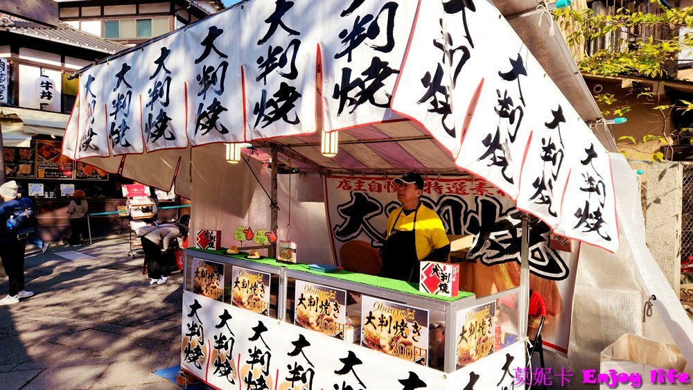 【京都景點】*伏見稻荷大社*,必拍著名的千本鳥居,必買超靈驗又漂亮的心願達成御守!!!內有求考運的東丸神社,旁邊商店街還有2023年11月新開幕吉伊卡哇MOGUMOGU本舖!!! 26 【京都景點】*伏見稻荷大社*,必拍著名的千本鳥居,必買超靈驗又漂亮的心願達成御守!!!內有求考運的東丸神社,旁邊商店街還有2023年11月新開幕吉伊卡哇MOGUMOGU本舖!!!