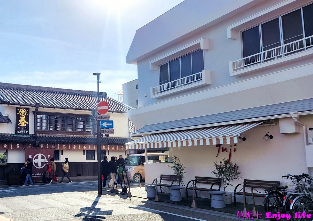 【京都宇治景點美食半日遊】宇治行程攻略，宇治橋通商店街、平等院表參道逛街吃美食!!必吃中村藤吉抹茶甜點，伊藤右衛門買伴手禮，再到星巴克平等院表參道店喝咖啡，最後參觀世界遺產平等院!!!