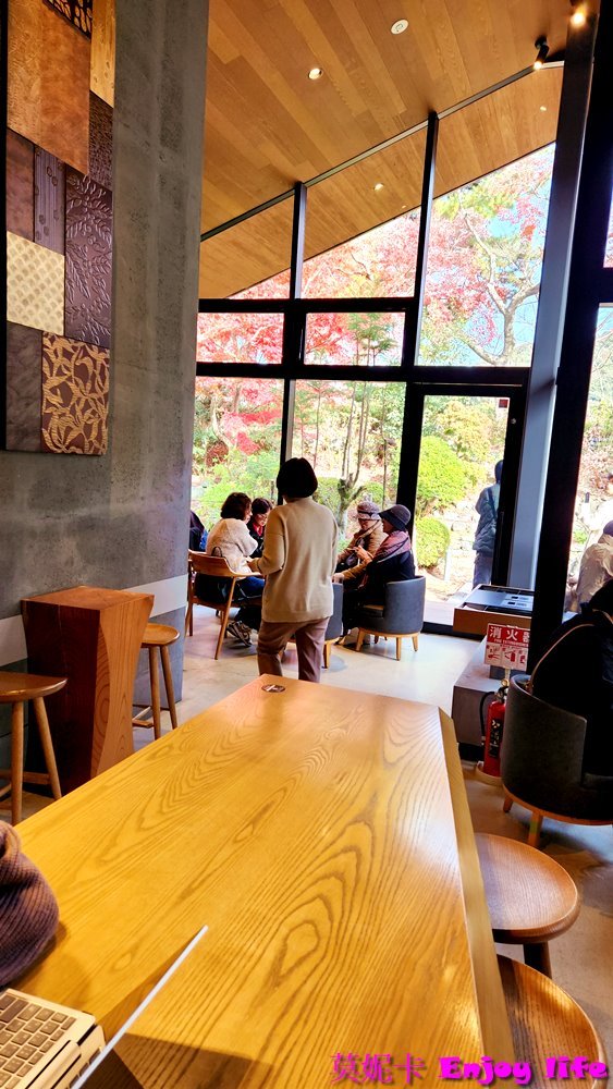 【京都宇治景點美食半日遊】宇治行程攻略，宇治橋通商店街、平等院表參道逛街吃美食!!必吃中村藤吉抹茶甜點，伊藤右衛門買伴手禮，再到星巴克平等院表參道店喝咖啡，最後參觀世界遺產平等院!!!