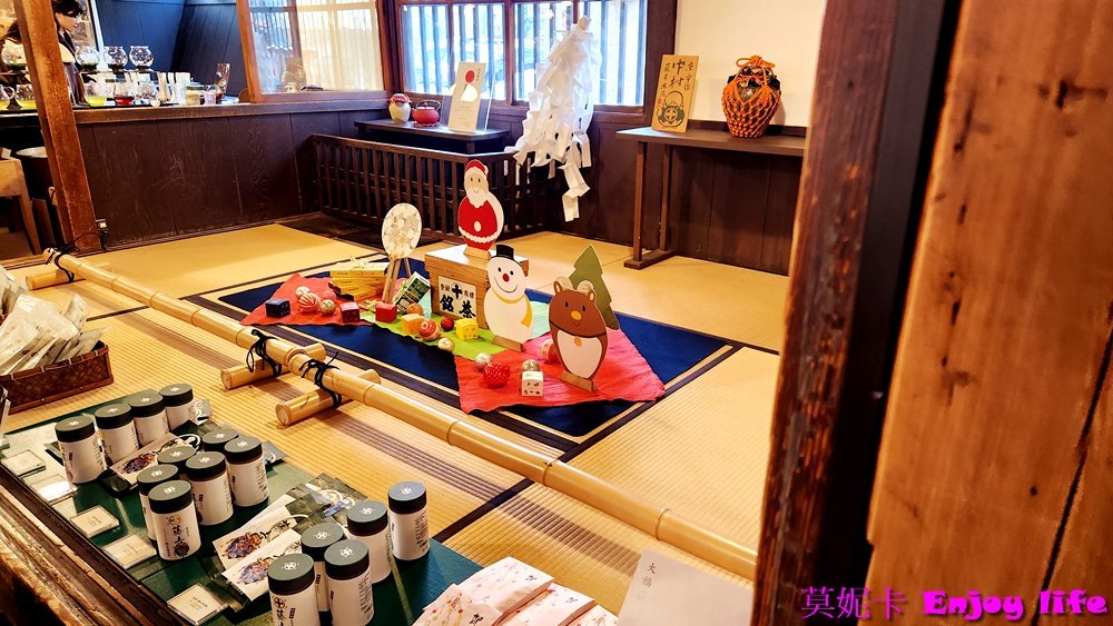 【京都宇治美食餐廳】*中村藤吉本店*,在JR宇治駅附近,宇治人氣百年抹茶老店。必吃招牌甜點抹茶丸子聖代,超好吃又特別!!!吃飽旁邊還可以逛逛買抹茶伴手禮回家,抹茶控必來!!! 19 【京都宇治美食餐廳】*中村藤吉本店*,在JR宇治駅附近,宇治人氣百年抹茶老店。必吃招牌甜點抹茶丸子聖代,超好吃又特別!!!吃飽旁邊還可以逛逛買抹茶伴手禮回家,抹茶控必來!!!