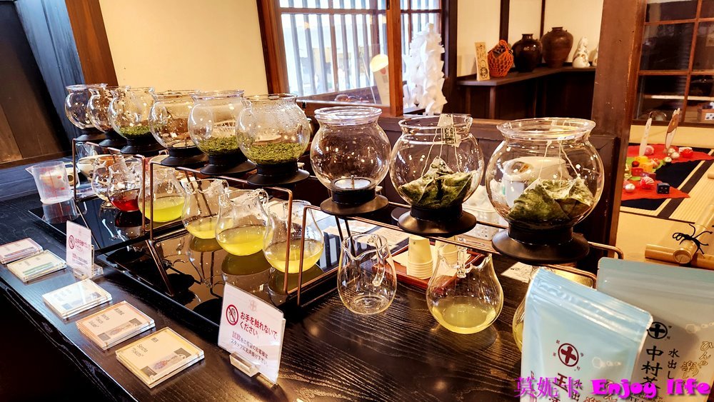 【京都宇治美食餐廳】*中村藤吉本店*,在JR宇治駅附近,宇治人氣百年抹茶老店。必吃招牌甜點抹茶丸子聖代,超好吃又特別!!!吃飽旁邊還可以逛逛買抹茶伴手禮回家,抹茶控必來!!! 20 【京都宇治美食餐廳】*中村藤吉本店*,在JR宇治駅附近,宇治人氣百年抹茶老店。必吃招牌甜點抹茶丸子聖代,超好吃又特別!!!吃飽旁邊還可以逛逛買抹茶伴手禮回家,抹茶控必來!!!
