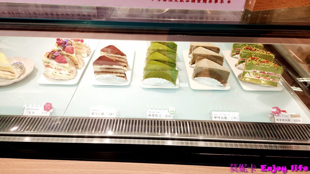 【高雄美食餐廳】*先生手作千層高雄義享店咖啡廳*,就在義享天地誠品內,擁有大片落地窗,環境明亮舒適,又有多種類超好吃千層蛋糕可媲美台南深藍!!!先生手作千層在高雄、台中、金門都有分店,可內用也可宅配千層蛋糕到家!!! 8 【高雄美食餐廳】*先生手作千層高雄義享店咖啡廳*,就在義享天地誠品內,擁有大片落地窗,環境明亮舒適,又有多種類超好吃千層蛋糕可媲美台南深藍!!!先生手作千層在高雄、台中、金門都有分店,可內用也可宅配千層蛋糕到家!!!
