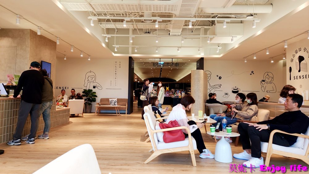 【高雄美食餐廳】*先生手作千層高雄義享店咖啡廳*,就在義享天地誠品內,擁有大片落地窗,環境明亮舒適,又有多種類超好吃千層蛋糕可媲美台南深藍!!!先生手作千層在高雄、台中、金門都有分店,可內用也可宅配千層蛋糕到家!!! 4 【高雄美食餐廳】*先生手作千層高雄義享店咖啡廳*,就在義享天地誠品內,擁有大片落地窗,環境明亮舒適,又有多種類超好吃千層蛋糕可媲美台南深藍!!!先生手作千層在高雄、台中、金門都有分店,可內用也可宅配千層蛋糕到家!!!