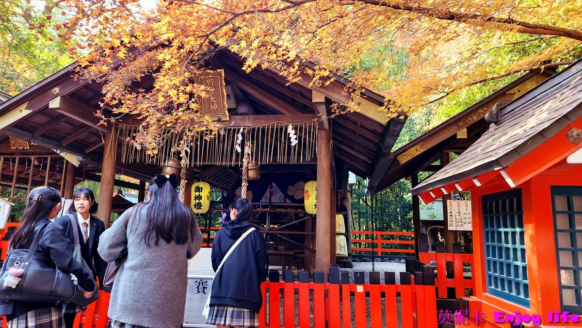【京都嵐山景點美食一日遊】*嵐山行程攻略*,吃米其林美食鯛匠,逛Snoppy Chocalate京都嵐山店,走進竹林之道、龍山寺、野宮神社、嵐山公園渡月橋,來杯% Arabica人氣咖啡,逛逛嵐山商店街,最後坐上嵐山小火車遊覽保津川沿途風光!!! 30 【京都嵐山景點美食一日遊】*嵐山行程攻略*,吃米其林美食鯛匠,逛Snoppy Chocalate京都嵐山店,走進竹林之道、龍山寺、野宮神社、嵐山公園渡月橋,來杯% Arabica人氣咖啡,逛逛嵐山商店街,最後坐上嵐山小火車遊覽保津川沿途風光!!!
