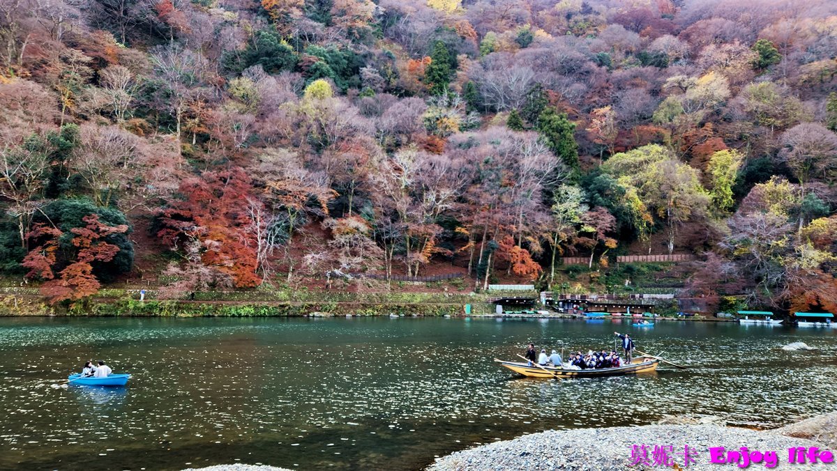 【京都嵐山景點美食一日遊】*嵐山行程攻略*,吃米其林美食鯛匠,逛Snoppy Chocalate京都嵐山店,走進竹林之道、龍山寺、野宮神社、嵐山公園渡月橋,來杯% Arabica人氣咖啡,逛逛嵐山商店街,最後坐上嵐山小火車遊覽保津川沿途風光!!! 37 【京都嵐山景點美食一日遊】*嵐山行程攻略*,吃米其林美食鯛匠,逛Snoppy Chocalate京都嵐山店,走進竹林之道、龍山寺、野宮神社、嵐山公園渡月橋,來杯% Arabica人氣咖啡,逛逛嵐山商店街,最後坐上嵐山小火車遊覽保津川沿途風光!!!