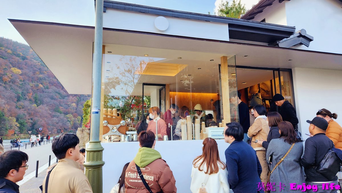 【京都嵐山景點美食一日遊】*嵐山行程攻略*,吃米其林美食鯛匠,逛Snoppy Chocalate京都嵐山店,走進竹林之道、龍山寺、野宮神社、嵐山公園渡月橋,來杯% Arabica人氣咖啡,逛逛嵐山商店街,最後坐上嵐山小火車遊覽保津川沿途風光!!! 18 【京都嵐山景點美食一日遊】*嵐山行程攻略*,吃米其林美食鯛匠,逛Snoppy Chocalate京都嵐山店,走進竹林之道、龍山寺、野宮神社、嵐山公園渡月橋,來杯% Arabica人氣咖啡,逛逛嵐山商店街,最後坐上嵐山小火車遊覽保津川沿途風光!!!