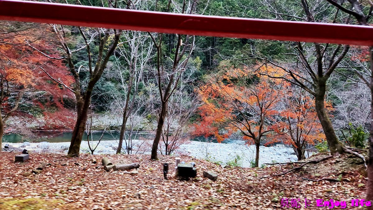 【京都嵐山景點美食一日遊】*嵐山行程攻略*,吃米其林美食鯛匠,逛Snoppy Chocalate京都嵐山店,走進竹林之道、龍山寺、野宮神社、嵐山公園渡月橋,來杯% Arabica人氣咖啡,逛逛嵐山商店街,最後坐上嵐山小火車遊覽保津川沿途風光!!! 58 【京都嵐山景點美食一日遊】*嵐山行程攻略*,吃米其林美食鯛匠,逛Snoppy Chocalate京都嵐山店,走進竹林之道、龍山寺、野宮神社、嵐山公園渡月橋,來杯% Arabica人氣咖啡,逛逛嵐山商店街,最後坐上嵐山小火車遊覽保津川沿途風光!!!