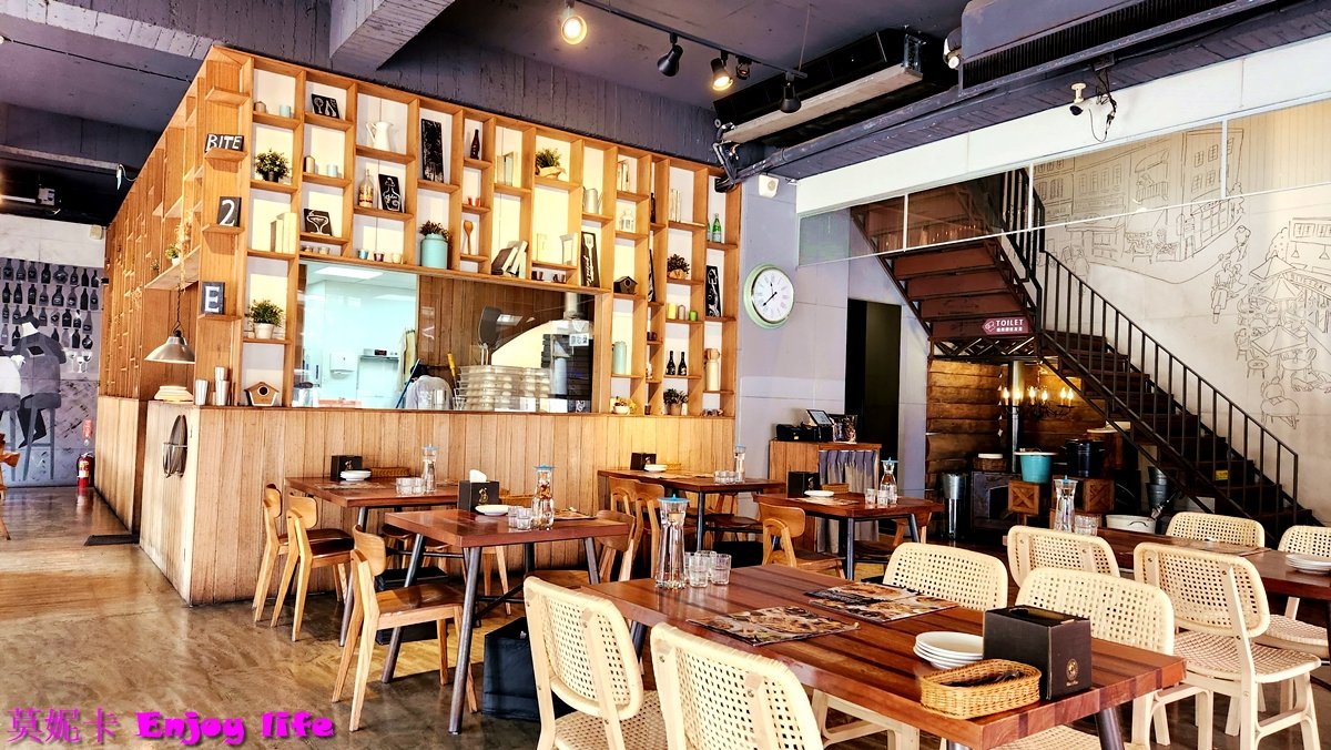 【台南美食餐廳】*薄多義 台南崇學店*,台南東區人氣義式餐廳,有2種口味好吃的雙拼披薩,還有各種義式料理!!! 4 【台南美食餐廳】*薄多義 台南崇學店*,台南東區人氣義式餐廳,有2種口味好吃的雙拼披薩,還有各種義式料理!!!