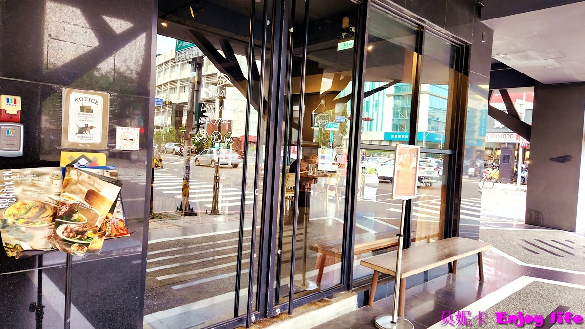 【台南美食餐廳】*薄多義 台南崇學店*,台南東區人氣義式餐廳,有2種口味好吃的雙拼披薩,還有各種義式料理!!! 2 【台南美食餐廳】*薄多義 台南崇學店*,台南東區人氣義式餐廳,有2種口味好吃的雙拼披薩,還有各種義式料理!!!
