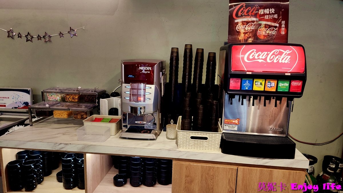 【台南美食餐廳】*牛室炙燒牛排Beefhouse 台南海安店*，台南北區牛排館，Costco附近，平日午餐只要點299豬排就附免費吃到飽自助吧，牛排鮮嫩，自助沙拉吧還有超好吃的現做現烤披薩!(2024年二訪)