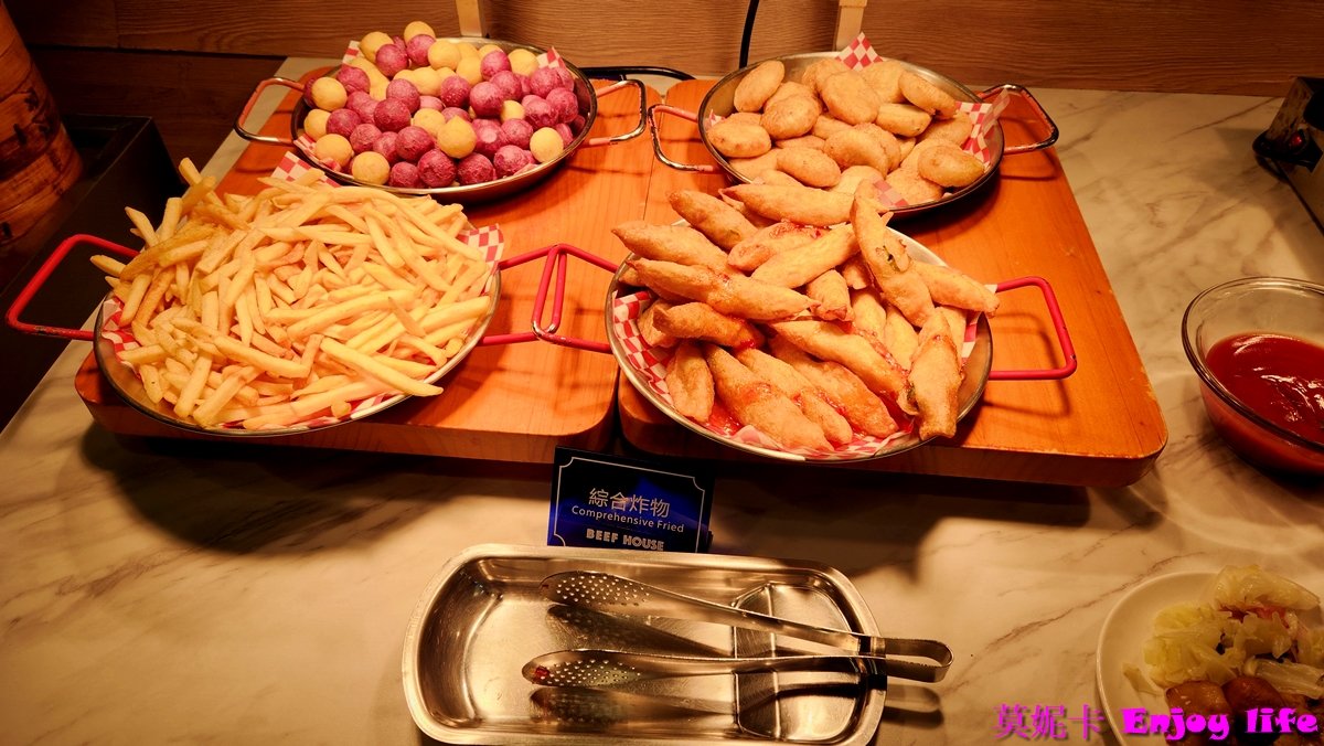 【台南美食餐廳】*牛室炙燒牛排Beefhouse 台南海安店*，台南北區牛排館，Costco附近，平日午餐只要點299豬排就附免費吃到飽自助吧，牛排鮮嫩，自助沙拉吧還有超好吃的現做現烤披薩!(2024年二訪)