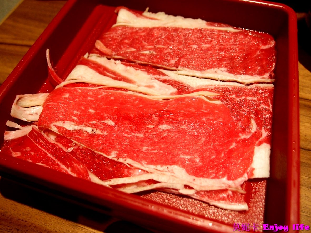 【台南美食餐廳】*涮乃葉 台南三井店*涮涮鍋餐廳,在台南三井Outlet 2F 有安格斯牛,和牛吃到飽,肉質鮮嫩好吃,還有新鮮蔬菜跟好吃的關廟麵!!! 16 【台南美食餐廳】*涮乃葉 台南三井店*涮涮鍋餐廳,在台南三井Outlet 2F 有安格斯牛,和牛吃到飽,肉質鮮嫩好吃,還有新鮮蔬菜跟好吃的關廟麵!!!