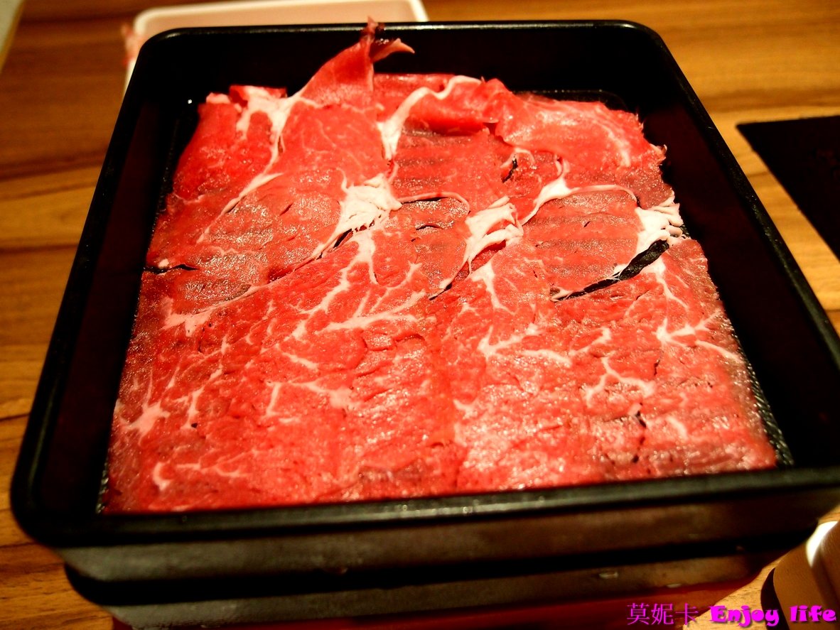 【台南美食餐廳】*涮乃葉 台南三井店*涮涮鍋餐廳,在台南三井Outlet 2F 有安格斯牛,和牛吃到飽,肉質鮮嫩好吃,還有新鮮蔬菜跟好吃的關廟麵!!! 18 【台南美食餐廳】*涮乃葉 台南三井店*涮涮鍋餐廳,在台南三井Outlet 2F 有安格斯牛,和牛吃到飽,肉質鮮嫩好吃,還有新鮮蔬菜跟好吃的關廟麵!!!