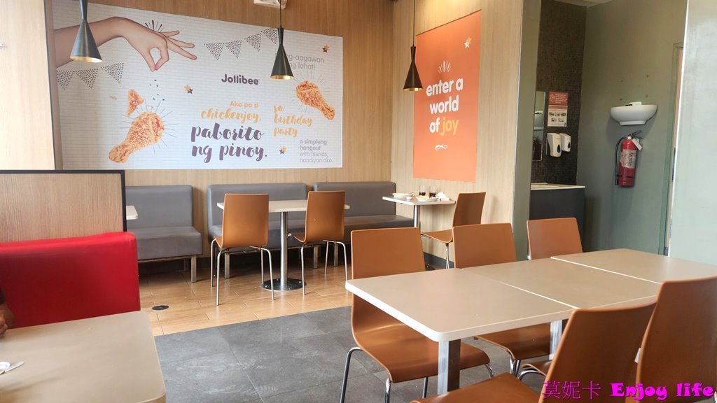 【宿霧薄荷島美食餐廳】*Jollibee 快樂蜂速食餐廳*,菲律賓版的麥當勞,牛肉堡只要台幣25元,好吃又便宜,菲律賓的國民美食!!! 6 【宿霧薄荷島美食餐廳】*Jollibee 快樂蜂速食餐廳*,菲律賓版的麥當勞,牛肉堡只要台幣25元,好吃又便宜,菲律賓的國民美食!!!
