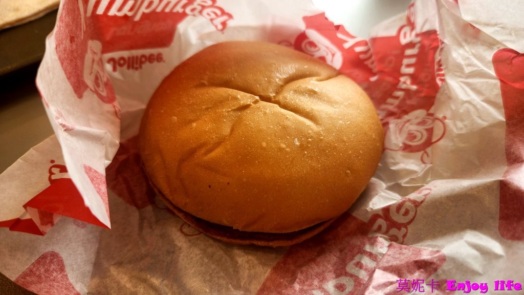 【宿霧薄荷島美食餐廳】*Jollibee 快樂蜂速食餐廳*,菲律賓版的麥當勞,牛肉堡只要台幣25元,好吃又便宜,菲律賓的國民美食!!! 11 【宿霧薄荷島美食餐廳】*Jollibee 快樂蜂速食餐廳*,菲律賓版的麥當勞,牛肉堡只要台幣25元,好吃又便宜,菲律賓的國民美食!!!