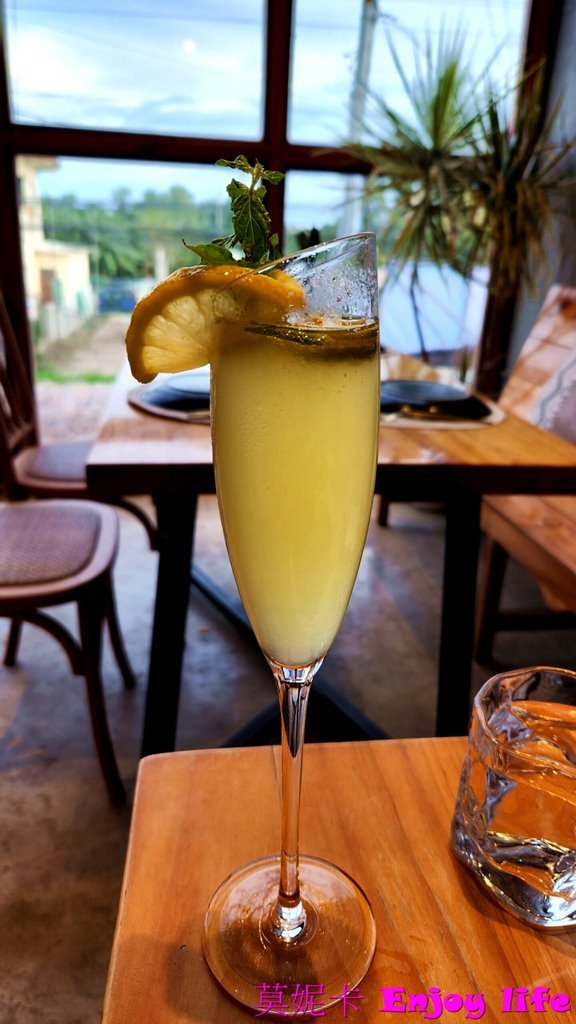 【薄荷島美食餐廳】*Molly Bistro餐廳*,南洋風裝潢網美餐廳,在Alona Beach附近,餐點好吃,晚上打燈後更漂亮的酷炫餐廳!!! 20 【薄荷島美食餐廳】*Molly Bistro餐廳*,南洋風裝潢網美餐廳,在Alona Beach附近,餐點好吃,晚上打燈後更漂亮的酷炫餐廳!!!