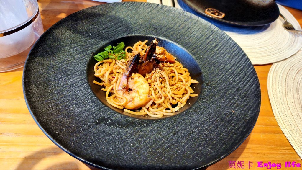 【薄荷島美食餐廳】*Molly Bistro餐廳*,南洋風裝潢網美餐廳,在Alona Beach附近,餐點好吃,晚上打燈後更漂亮的酷炫餐廳!!! 16 【薄荷島美食餐廳】*Molly Bistro餐廳*,南洋風裝潢網美餐廳,在Alona Beach附近,餐點好吃,晚上打燈後更漂亮的酷炫餐廳!!!