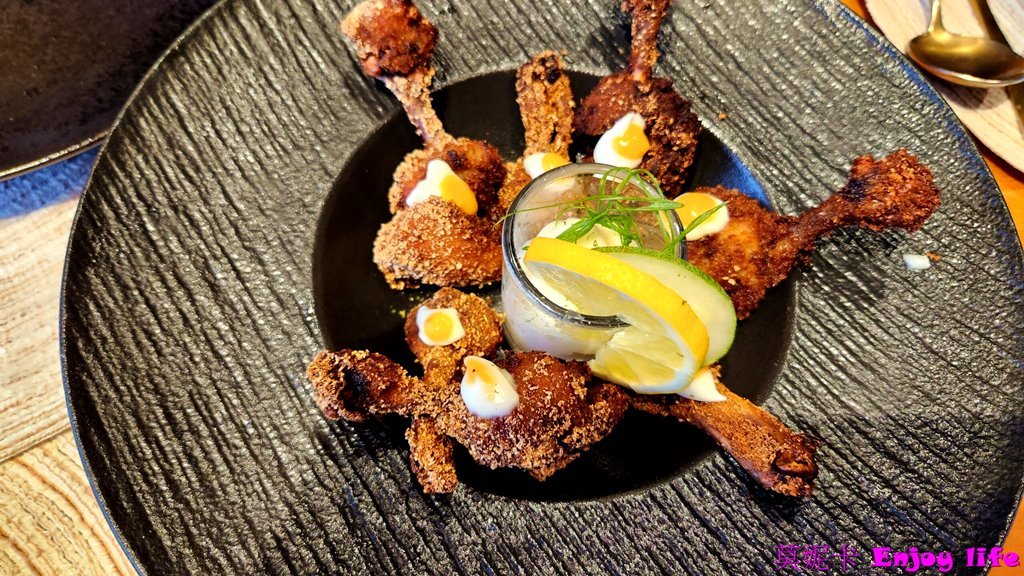 【薄荷島美食餐廳】*Molly Bistro餐廳*,南洋風裝潢網美餐廳,在Alona Beach附近,餐點好吃,晚上打燈後更漂亮的酷炫餐廳!!! 17 【薄荷島美食餐廳】*Molly Bistro餐廳*,南洋風裝潢網美餐廳,在Alona Beach附近,餐點好吃,晚上打燈後更漂亮的酷炫餐廳!!!