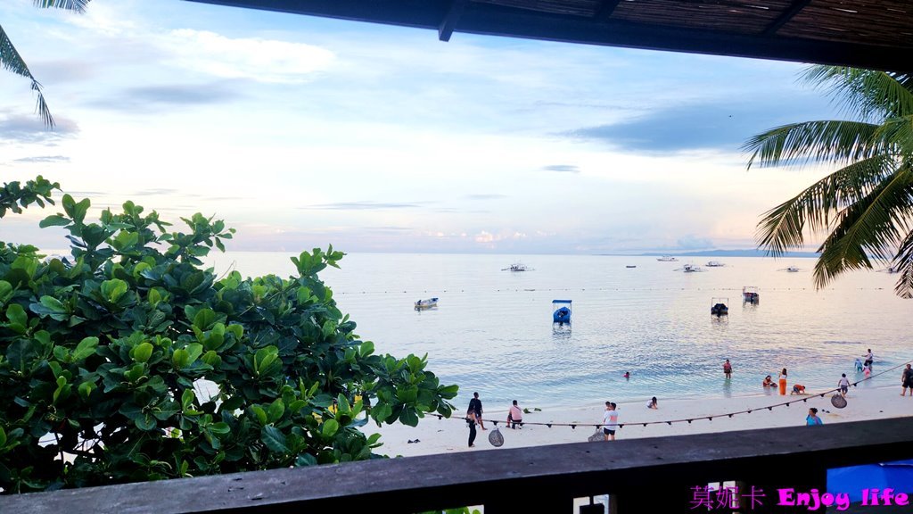 【薄荷島美食餐廳】*The Buzzz Cafe餐廳*,Bohol Bee Farm在Alona Beach的分店,冰淇淋還不錯吃,且可看到Alona beach的海灘景色的海景餐廳!!! 5 【薄荷島美食餐廳】*The Buzzz Cafe餐廳*,Bohol Bee Farm在Alona Beach的分店,冰淇淋還不錯吃,且可看到Alona beach的海灘景色的海景餐廳!!!