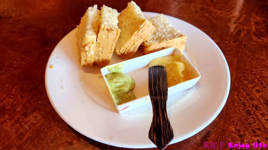 【薄荷島美食餐廳】*The Buzzz Cafe餐廳*,Bohol Bee Farm在Alona Beach的分店,冰淇淋還不錯吃,且可看到Alona beach的海灘景色的海景餐廳!!! 7 【薄荷島美食餐廳】*The Buzzz Cafe餐廳*,Bohol Bee Farm在Alona Beach的分店,冰淇淋還不錯吃,且可看到Alona beach的海灘景色的海景餐廳!!!