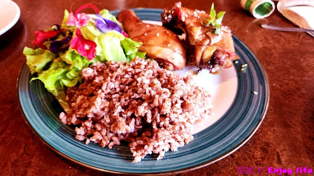 【薄荷島美食餐廳】*The Buzzz Cafe餐廳*,Bohol Bee Farm在Alona Beach的分店,冰淇淋還不錯吃,且可看到Alona beach的海灘景色的海景餐廳!!! 8 【薄荷島美食餐廳】*The Buzzz Cafe餐廳*,Bohol Bee Farm在Alona Beach的分店,冰淇淋還不錯吃,且可看到Alona beach的海灘景色的海景餐廳!!!