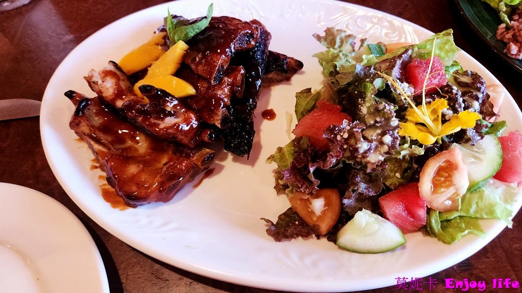 【薄荷島美食餐廳】*The Buzzz Cafe餐廳*,Bohol Bee Farm在Alona Beach的分店,冰淇淋還不錯吃,且可看到Alona beach的海灘景色的海景餐廳!!! 9 【薄荷島美食餐廳】*The Buzzz Cafe餐廳*,Bohol Bee Farm在Alona Beach的分店,冰淇淋還不錯吃,且可看到Alona beach的海灘景色的海景餐廳!!!